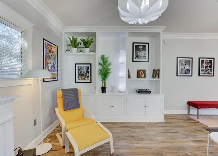 Hip And Spacious Midtown Cottage Near Beale Street
