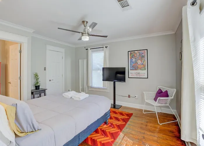 Hip And Spacious Midtown Cottage Near Beale Street